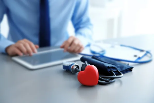 ¿Qué médico trata arritmias?